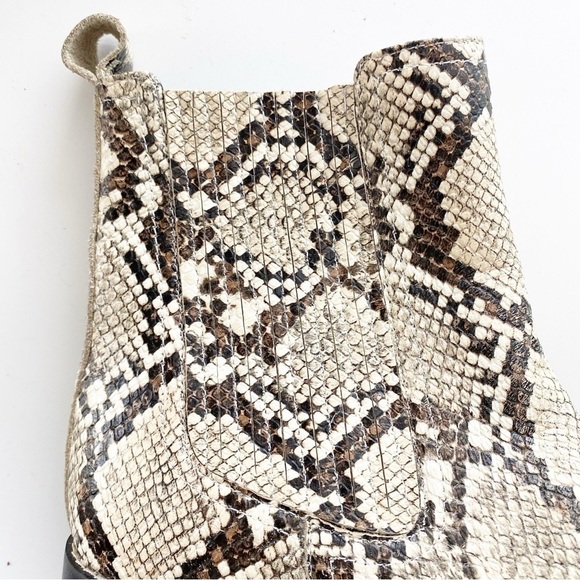 NORDSTROM Hazina Animal Print Leather Chelsea Boots NEW Size 6 - Picture 2 of 7